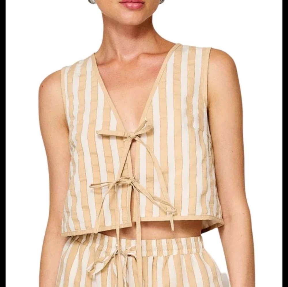 LINE AND DOT kamari tie detailed top in beige/white Size Small
